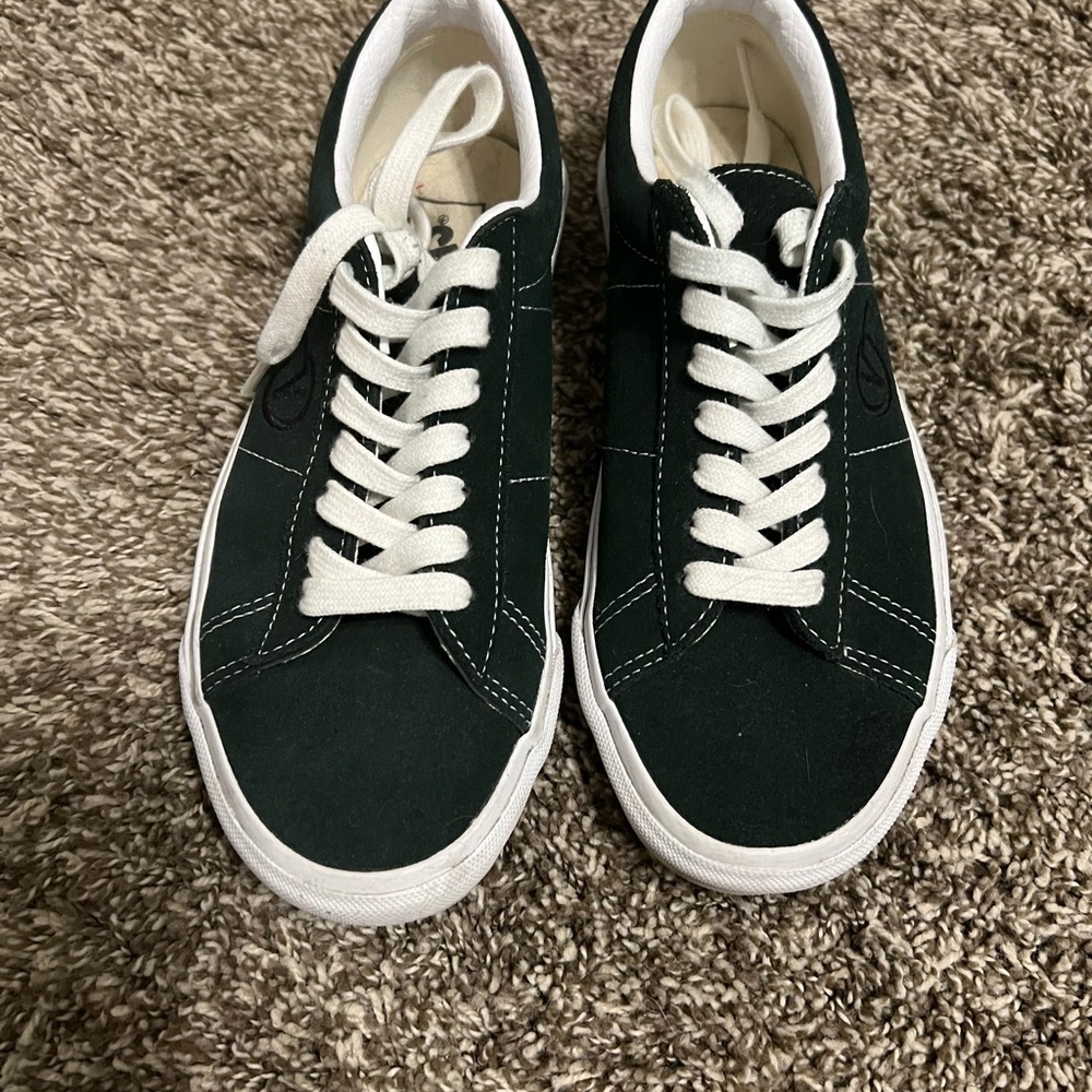 Vans Women's Low-Top Sneakers in Forest Green and White